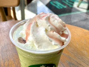 スタバ「抹茶と桜わらびもちフラペチーノ」の味