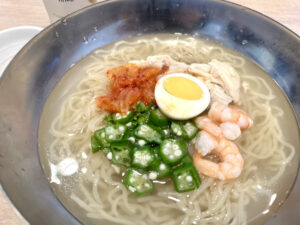 ガスト「海老と蒸し鶏のコク旨冷麺」