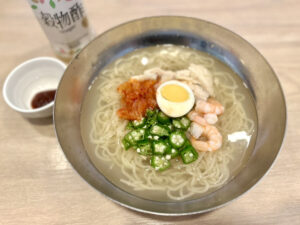 ガスト「海老と蒸し鶏のコク旨冷麺」
