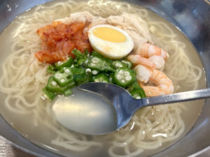 ガスト「海老と蒸し鶏のコク旨冷麺」