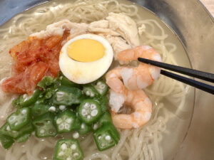 ガスト「海老と蒸し鶏のコク旨冷麺」